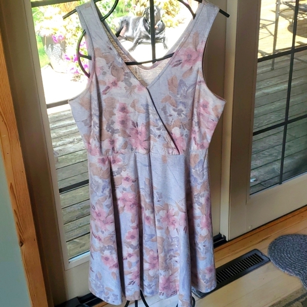 Mystree Sleeveless Vneck Soft Floral Sz. L Dress